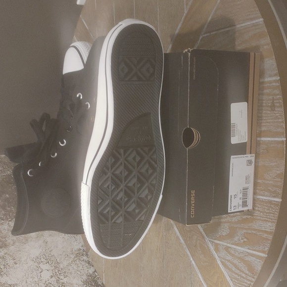 Black Leather Converse shoes - Picture 4 of 6